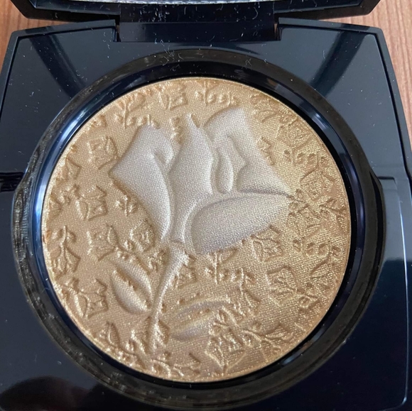 Lancome La Rose Liberté 01 Magnifique Illuminating Powder NIB NEW RARE discontin - Picture 2 of 3